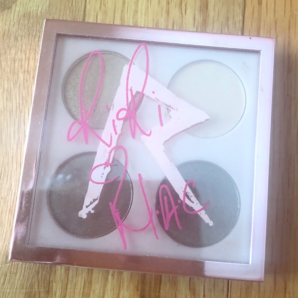 Riri collaboration eyeshadow w/ MAC